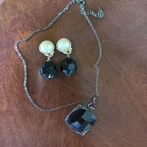 Vintage Black and Pearl Clip On Earrings  and red black Pendant necklace  